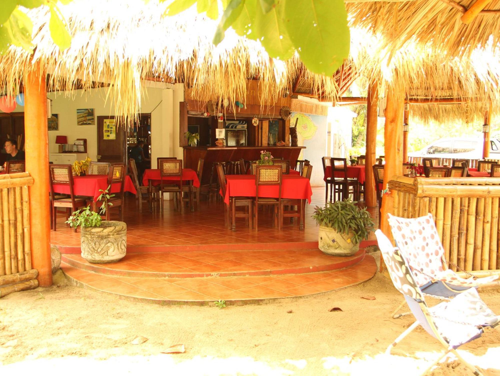Paraiso Beach Hotel Brig Bay ภายนอก รูปภาพ