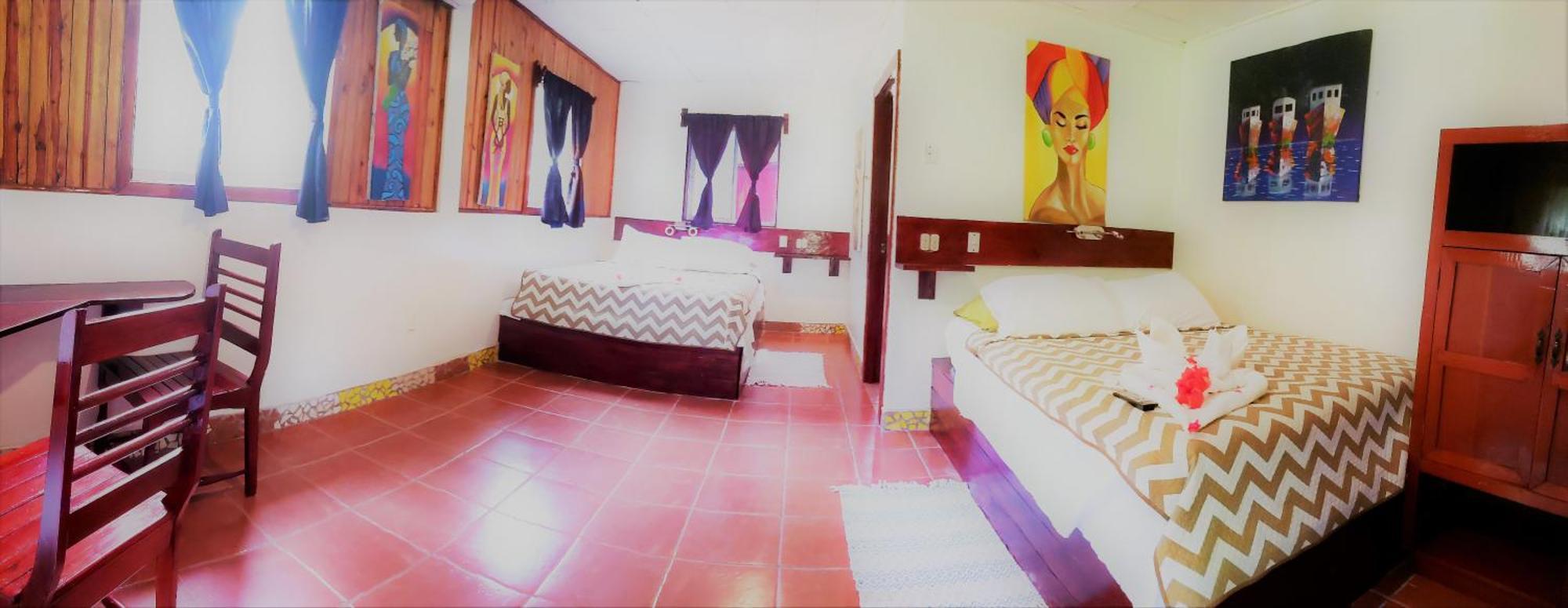 Paraiso Beach Hotel Brig Bay ภายนอก รูปภาพ