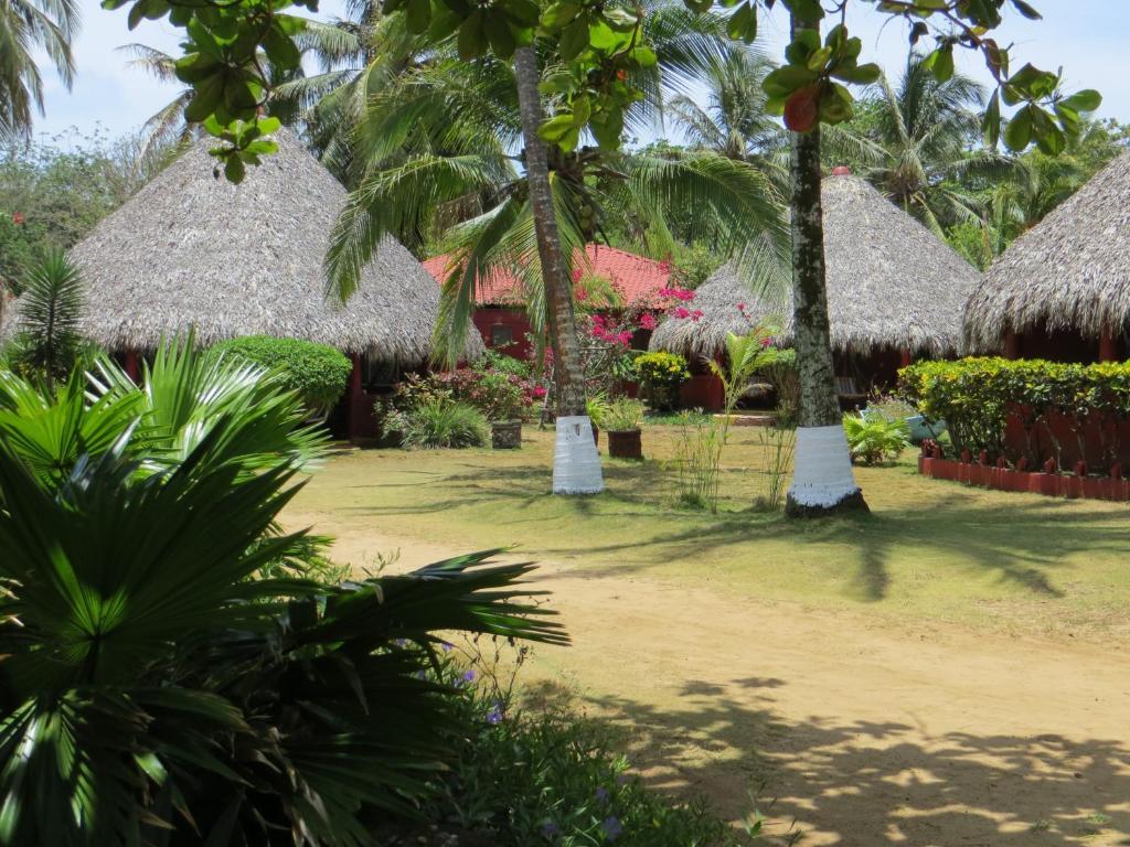Paraiso Beach Hotel Brig Bay ภายนอก รูปภาพ