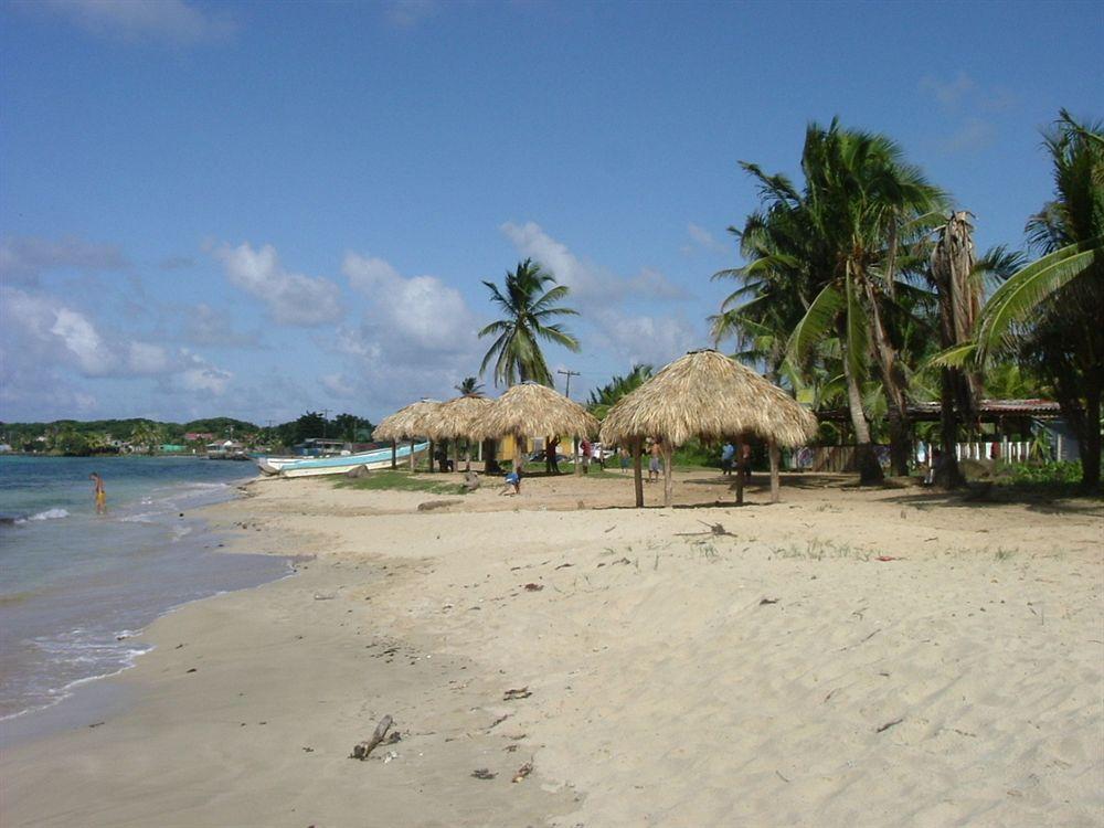 Paraiso Beach Hotel Brig Bay ภายนอก รูปภาพ