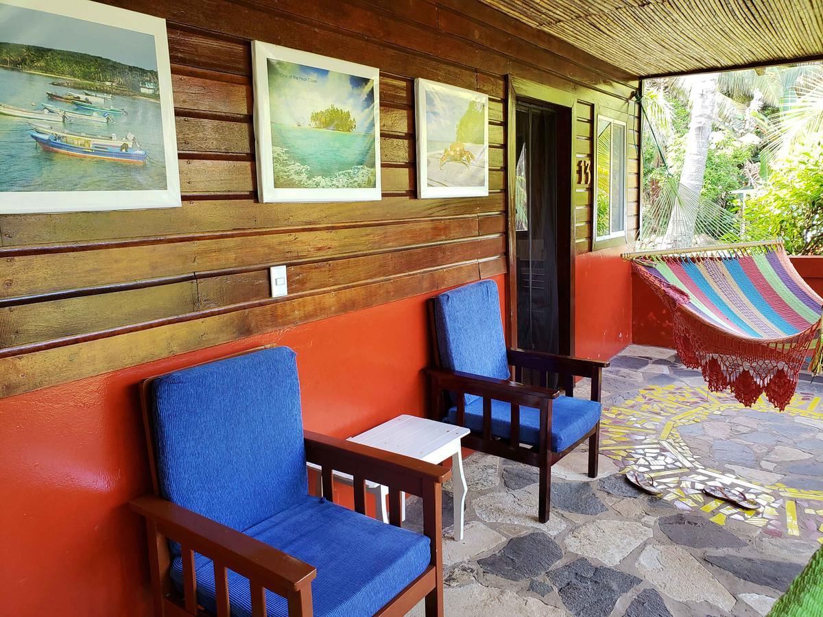 Paraiso Beach Hotel Brig Bay ภายนอก รูปภาพ