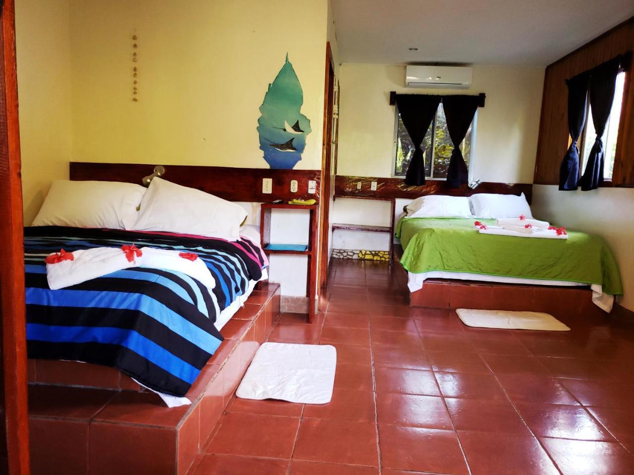 Paraiso Beach Hotel Brig Bay ภายนอก รูปภาพ